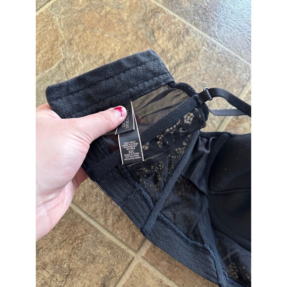 Victoria’s Secret Very Sexy Lace Bra Size 32C - Picture 9 of 9